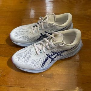 ASICS novablast 3 sz 9